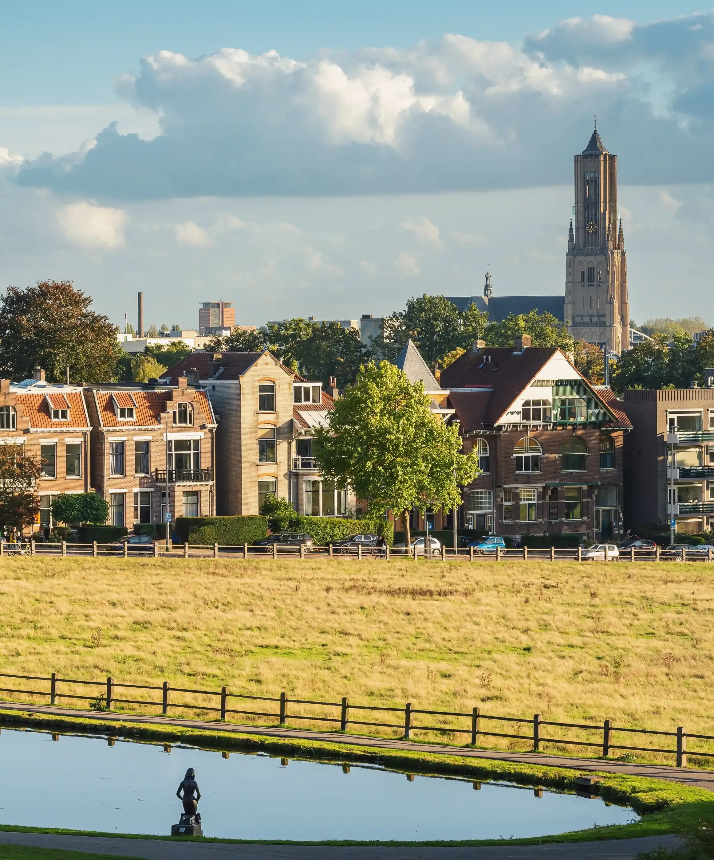 Park in Arnhem met zicht op de Eusebiuskerk