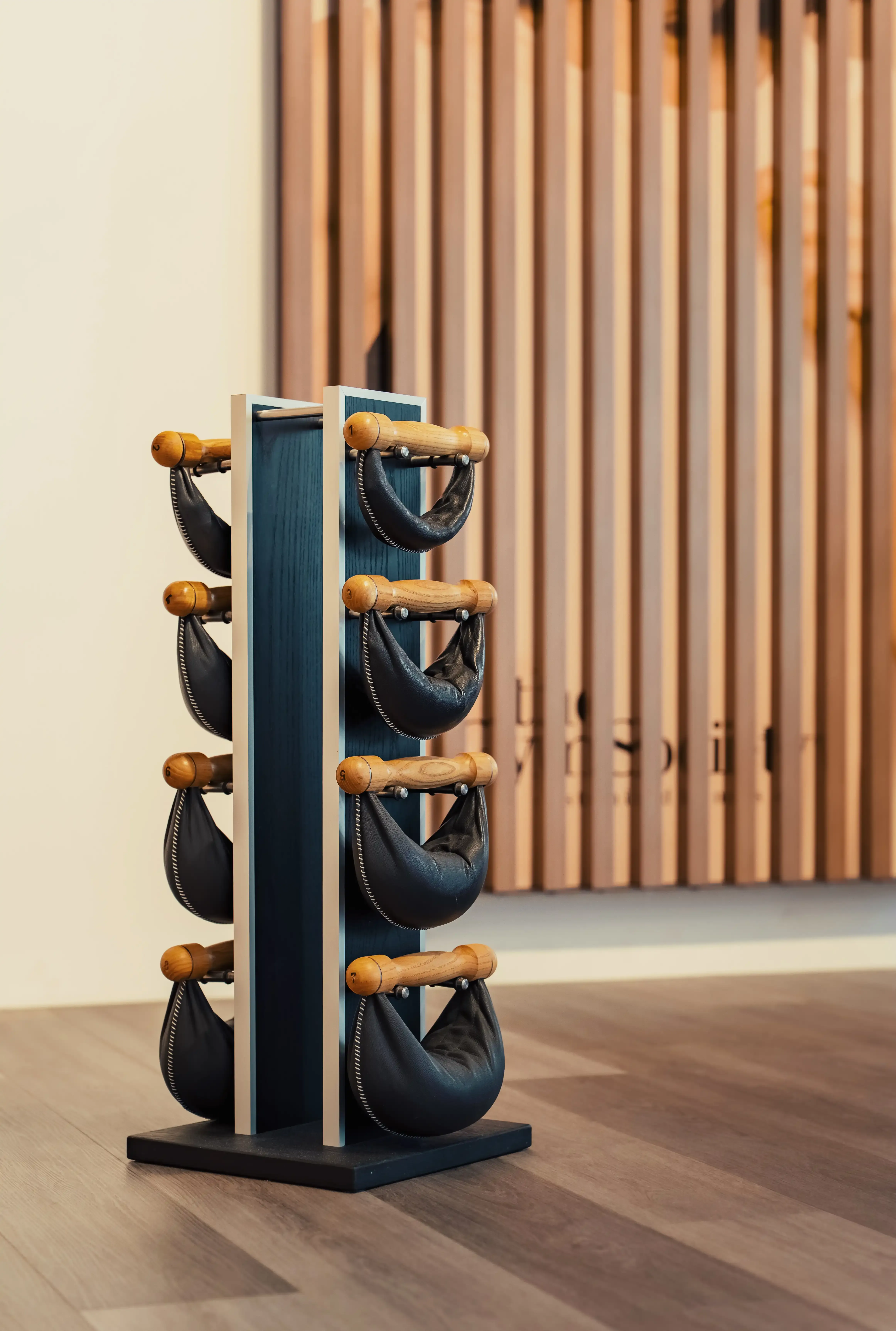 Detail van de gewichtstoren in The Gym Society